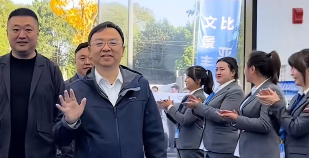 电池自己都不够用了，还放话下个月销量要暴涨？王传福这条底牌翻得，我沉默了