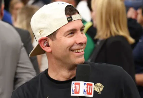 本赛季交易截止日已过，凯尔特人接连做出多笔交易，他们连续送出安芬尼-西蒙斯、约什