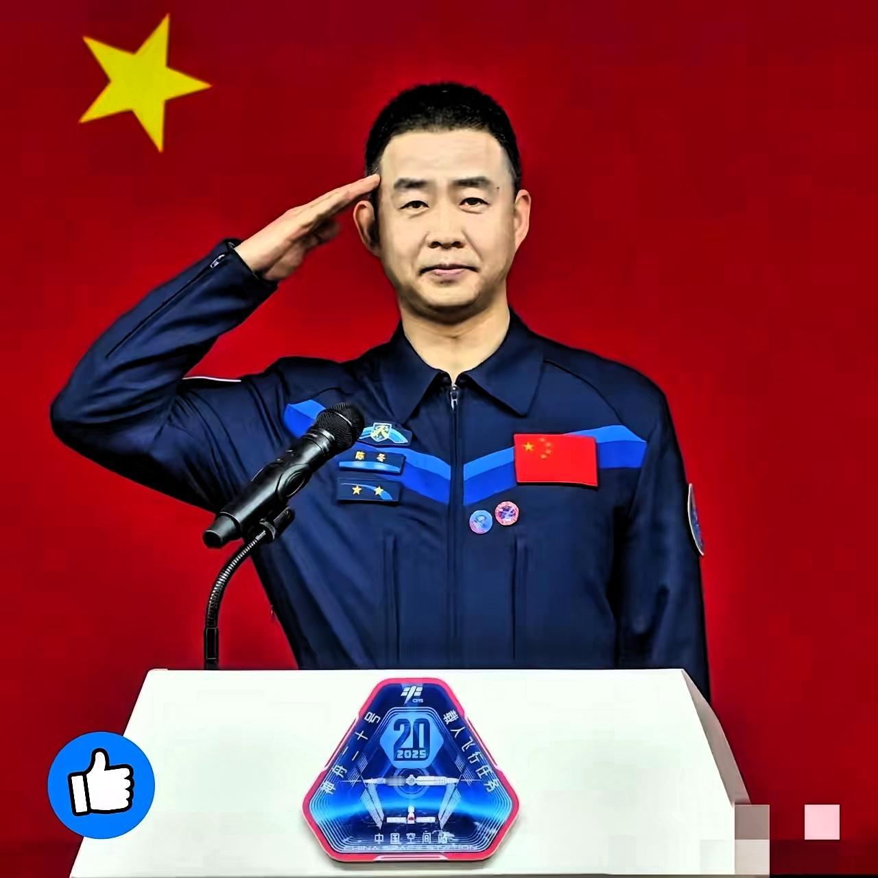 不查不知道一查直接破防！神舟二十一号成功着陆，47岁的陈冬第一个出舱时，那挺