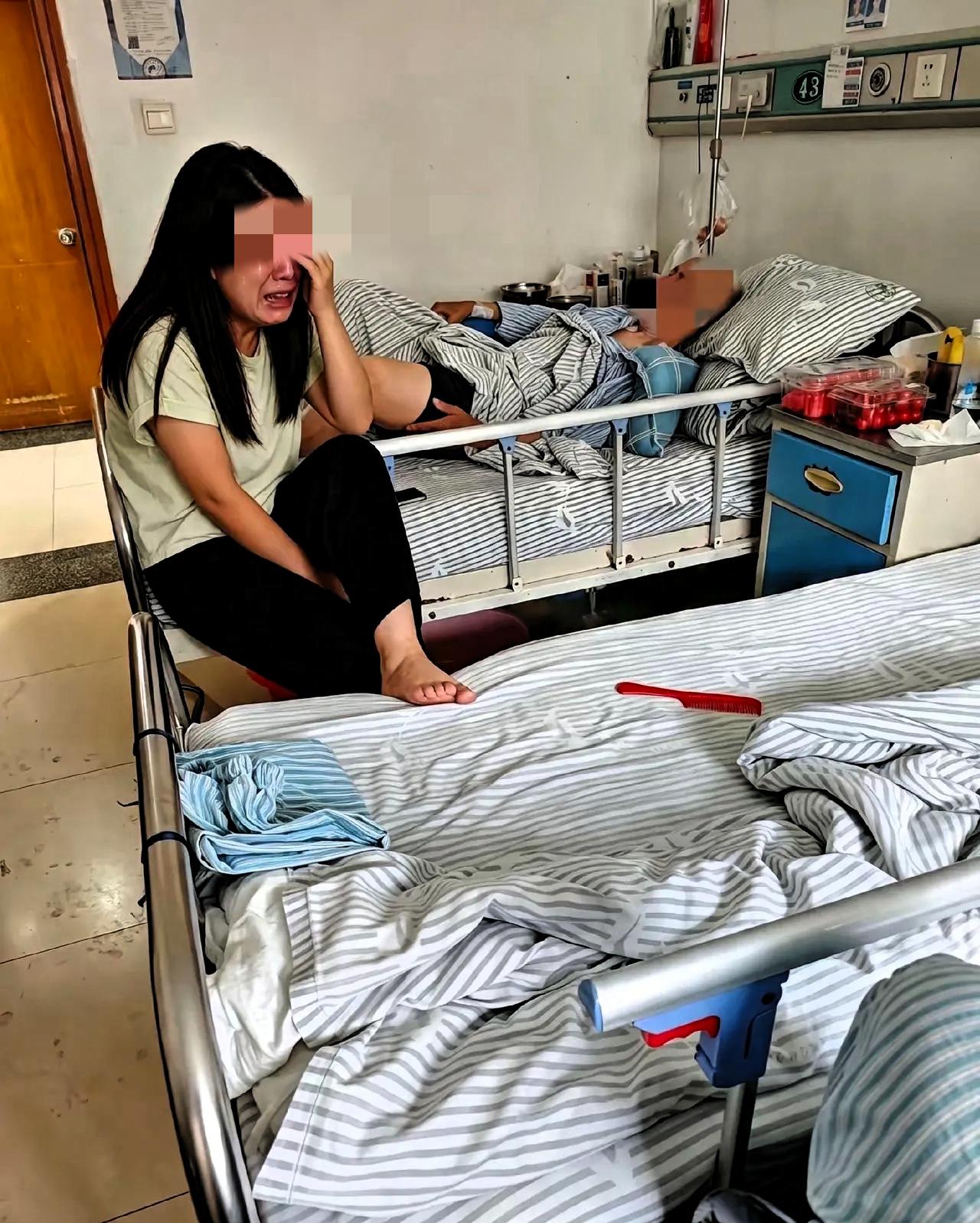 一女子在病房里泪流满面，原来是因为她肺癌晚期的父亲竟然有一个8岁的私生子！并且他