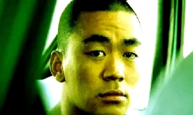 沈腾在节目里问王宝强，吴京、黄渤、徐峥和他自己谁的演技最差。王宝强当场愣