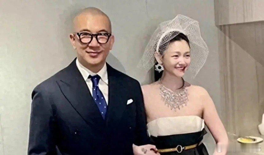 具俊晔墓地照疑点重重？小玥儿姐弟名字缺席，王伟忠揭秘真相！最近网上炸锅了，具俊晔