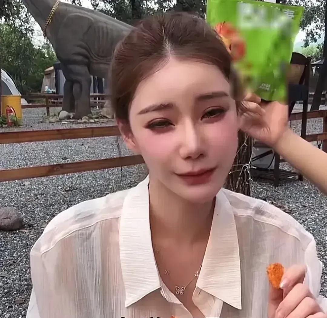 看来马筱梅生baby指日可待了，随着时间流逝，汪小菲的一双儿女已经从失去妈妈的伤