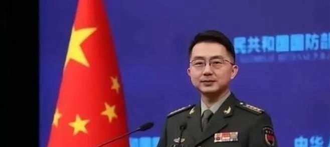国防部已明确发出通知，凡家中有年满18周岁男性青年的家庭，以及青年本人，都须高度