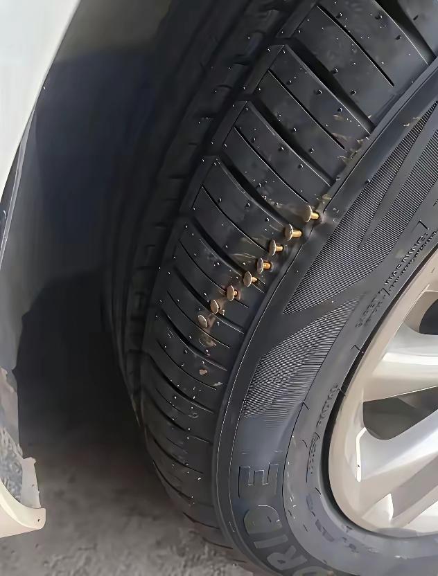 这应该是人为吧，这么整齐