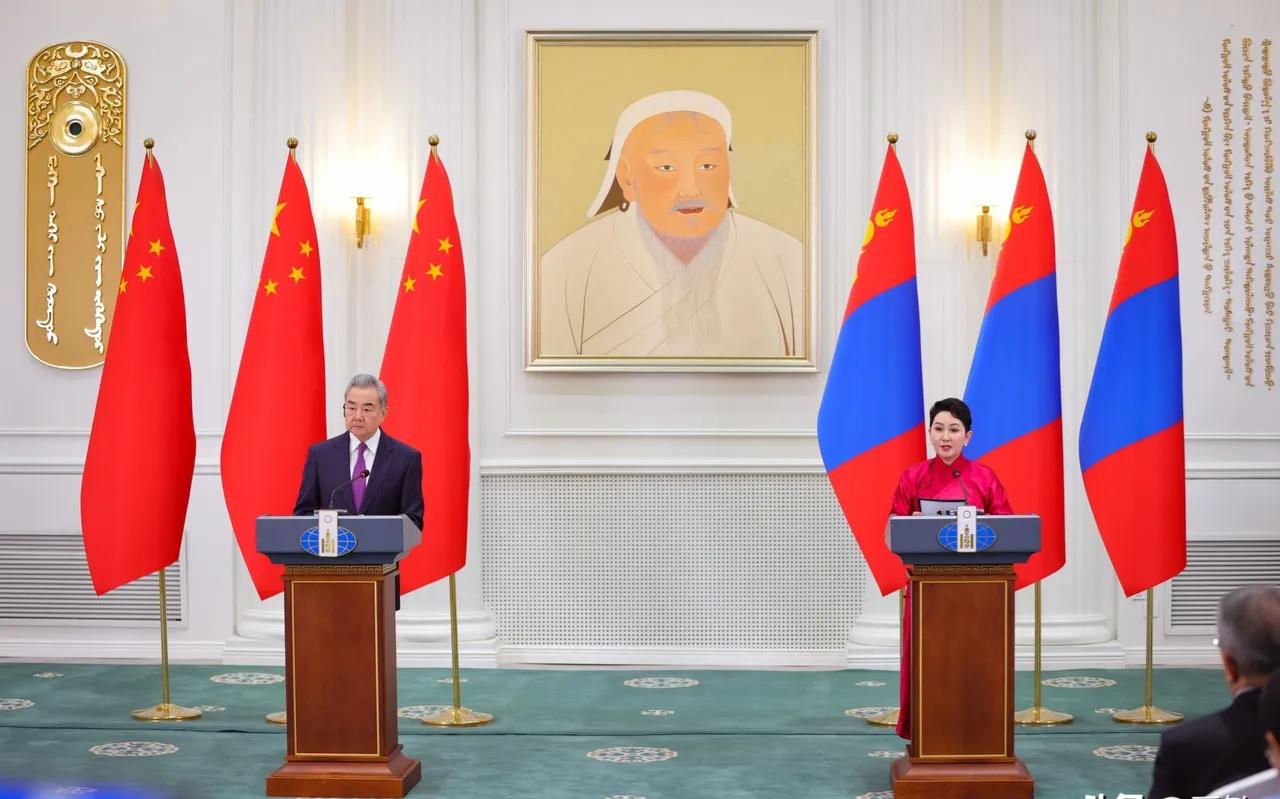 现场，蒙古国答应中国了。毫无疑问，这次受邀出访蒙古国大获成功，因为蒙古国总统呼日