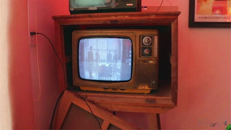 你看过黑白电视吗看过，还知道它长啥样[呲牙笑]