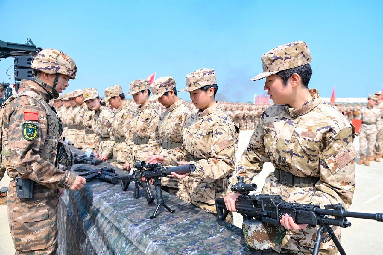 武警湖北总队2026年春季新兵教育训练开训动员大会，又见新型号夜视仪(湖北武警)