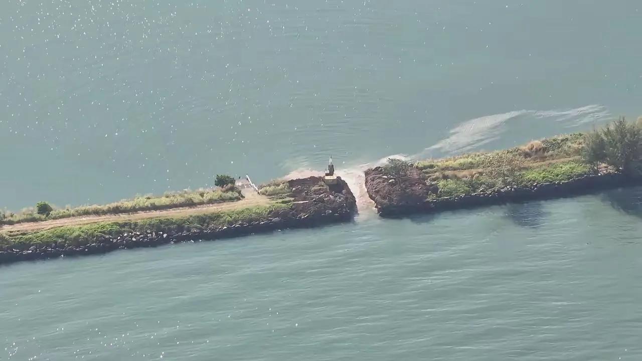 为了阻止泰国军队的进攻，柬埔寨军队把几十年前用的战术都玩出来了，他们居然挖开了一