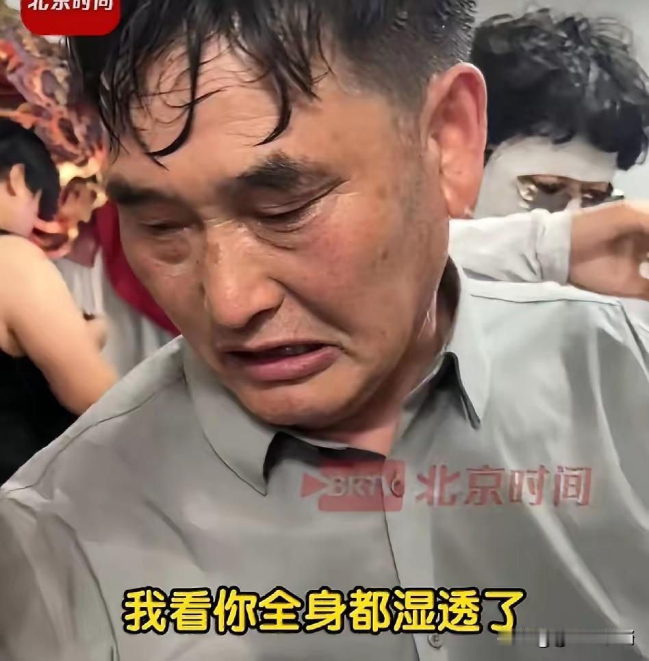 朱之文再次爆火，现在请他唱歌的人不少，他说，现在加场加不下去了。福建，重庆，山东