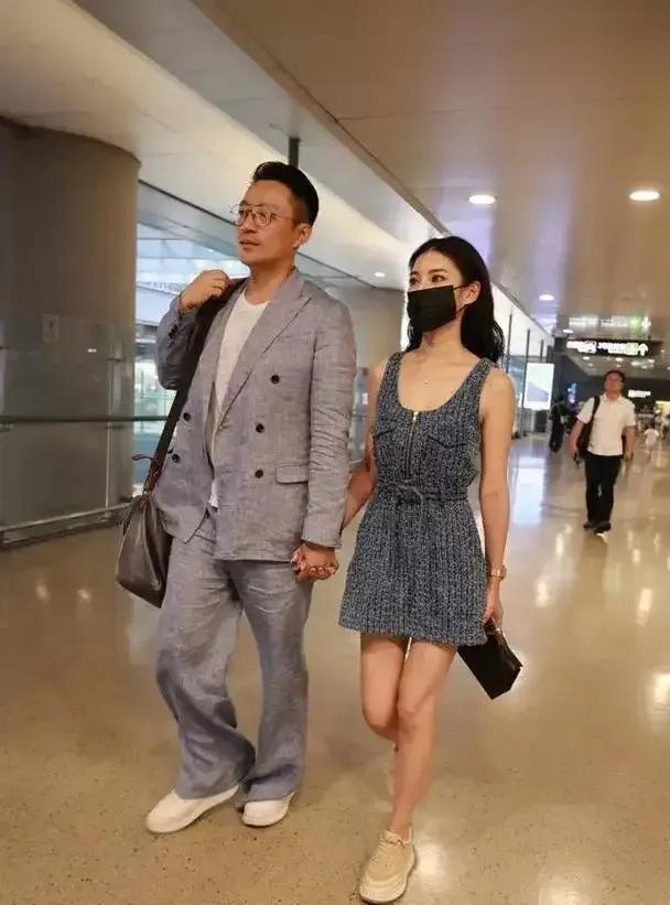 家人们，大瓜来了！今天咱们聊聊汪小菲一家的事儿。最近汪小菲带着新婚妻子马筱梅回台