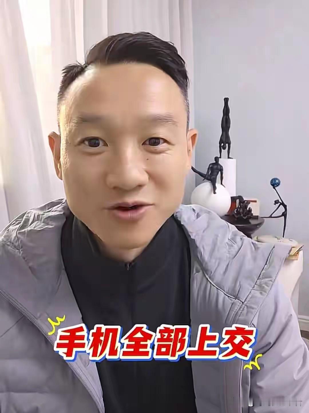 杨威真的害怕了，自己和远在香港的儿子突然失联，老师也联系不上，最后儿子竟然去了泰