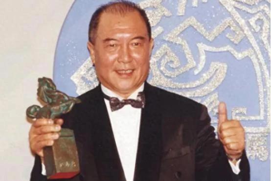 柯俊雄，这位影坛双料影帝，一生充满争议。他凭借精湛演技两夺金马奖，却也因嚣张跋扈