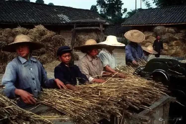 80年代明明很穷，为什么我们很快乐？那个年代的人很单纯，很朴实，很容易满足，