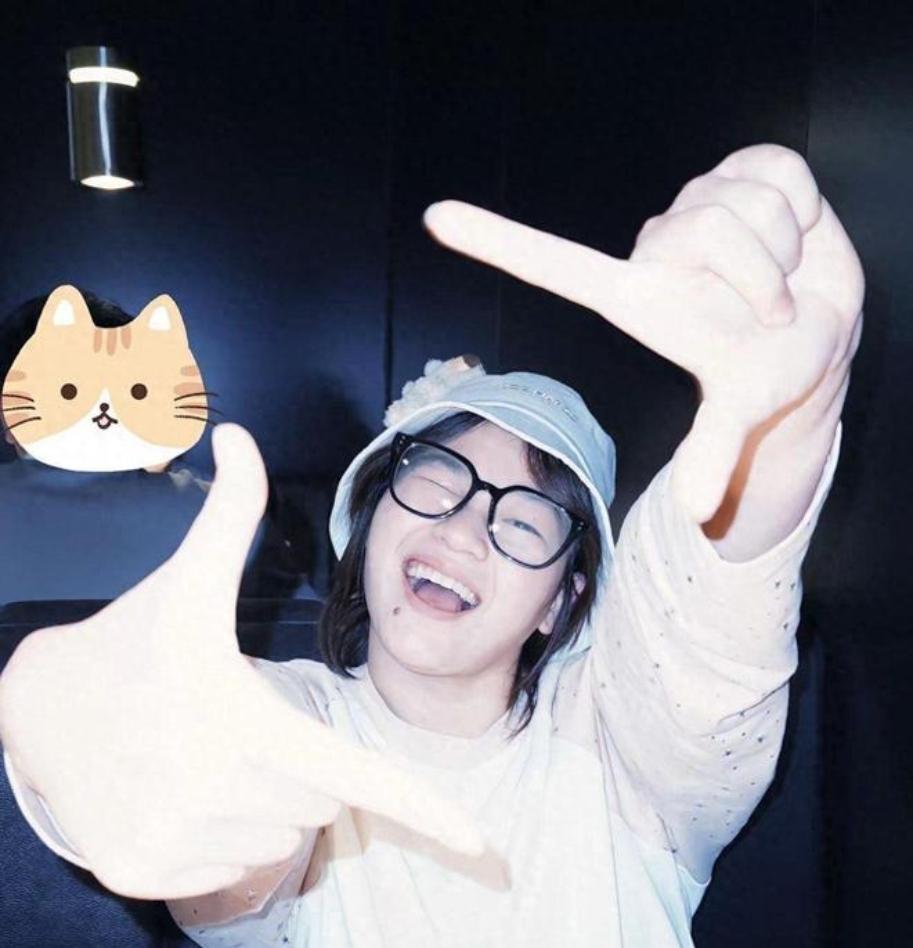 全红婵回迈合村跨年啦！这个消息让小村庄瞬间热闹起来。全爸更是豪气，砸下巨资打造灯