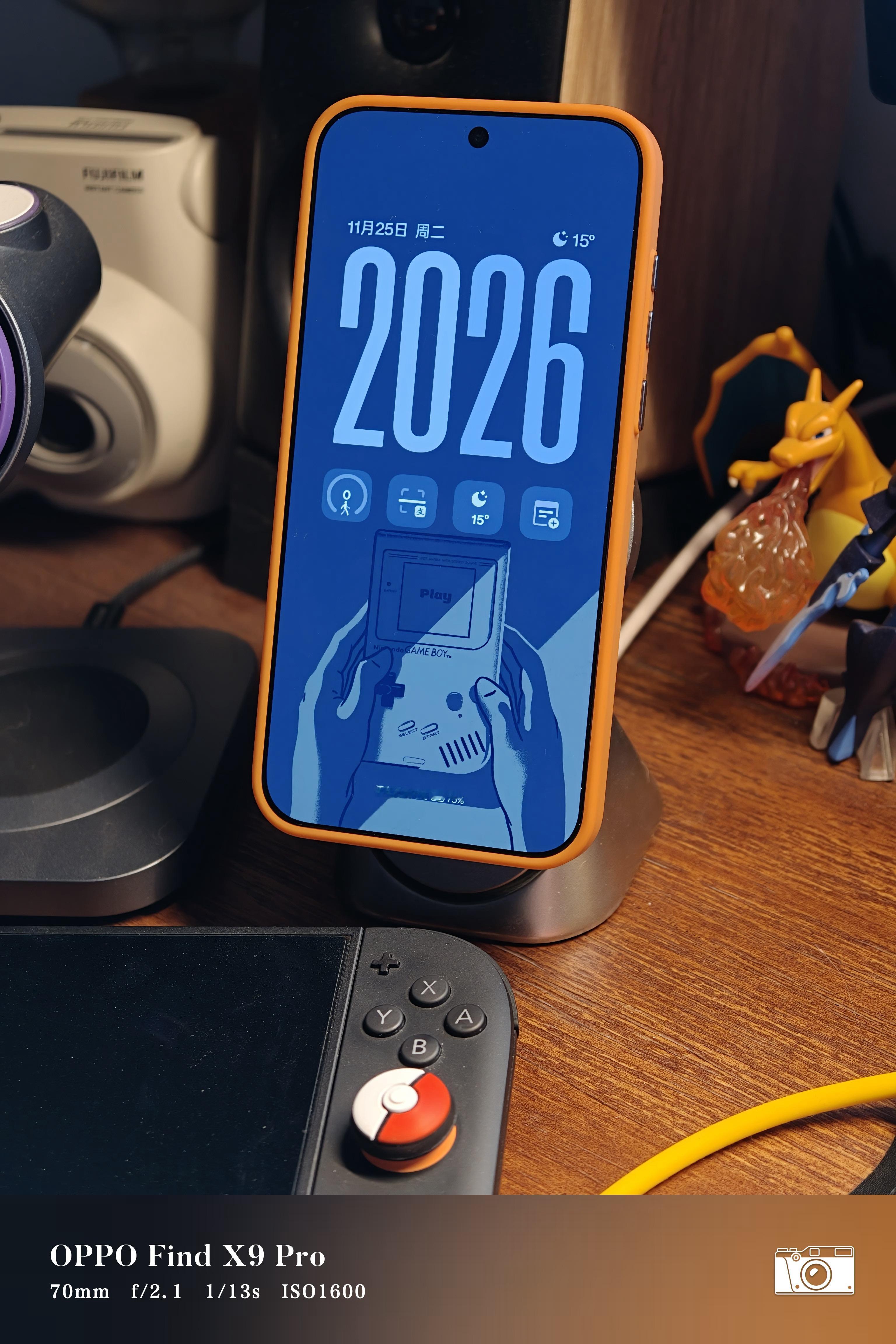 一加15戴上趣装备这个橙色恶天使壳子挺好看的，一圈橙边很醒目