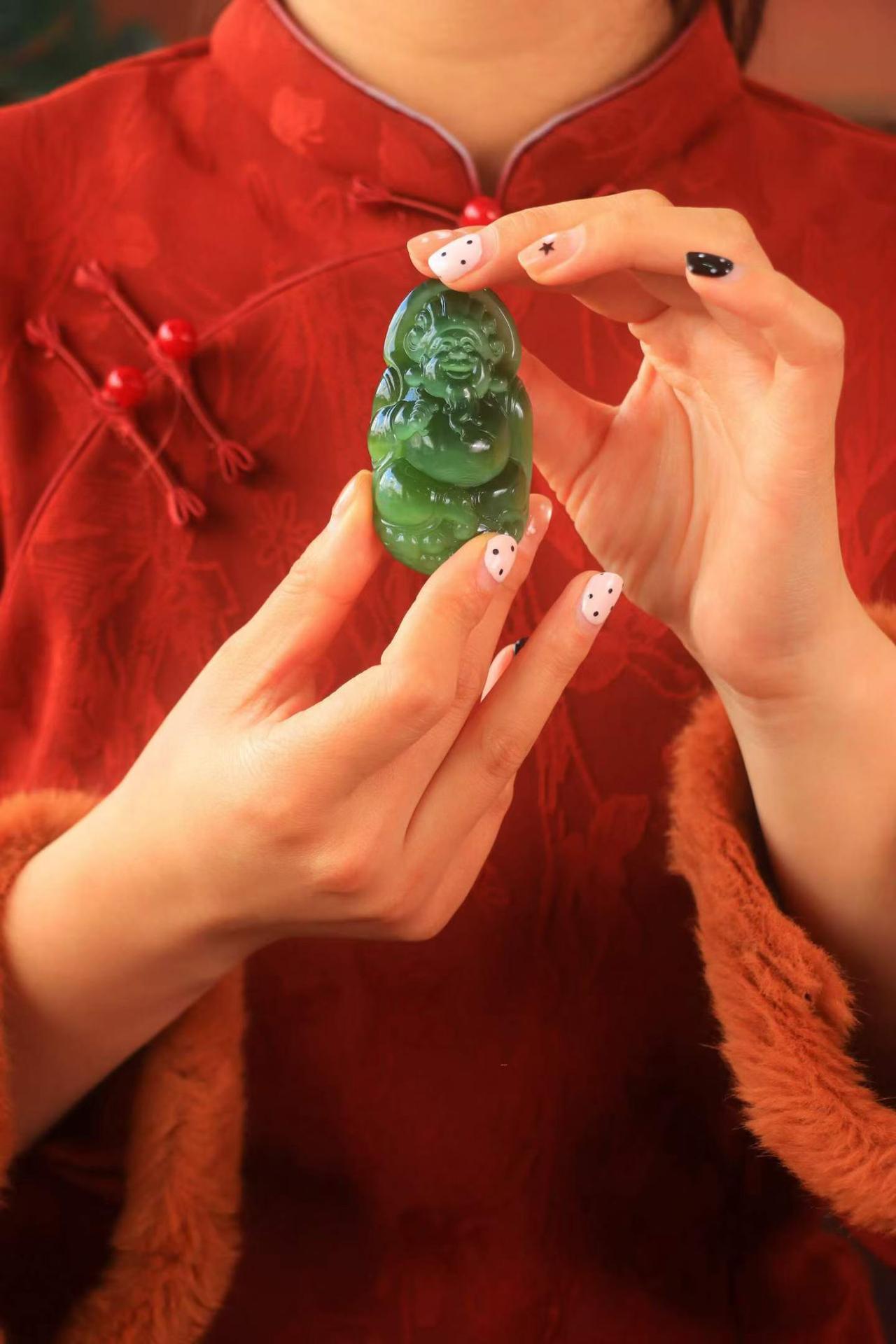 收藏〈碧玉.财源滚滚〉和田玉老坑碧玉猫眼⚡️，质地温润细腻过灯，饱满油润。工