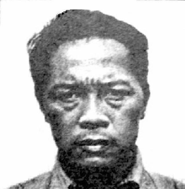 1945年8月19日，桂系副军长李本一，冒充重庆来的受降大员，以“钦差大臣”的姿