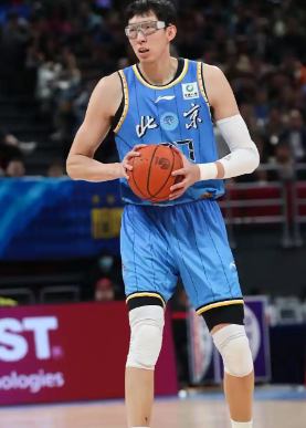 上海队是cba打法最美式，最符合主流先进篮球理念的的球队。cba球队要打出上海