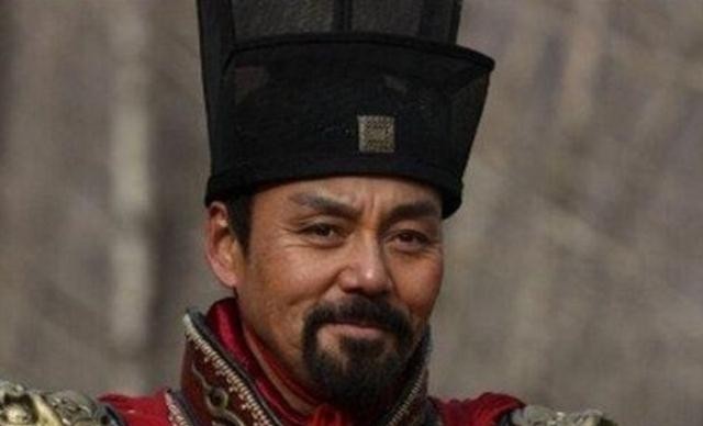 给岳飞平反的人，为什么被砍头送敌国？1207年的冬天，南宋临安城外，一场特殊的“交易”正在发生。送出