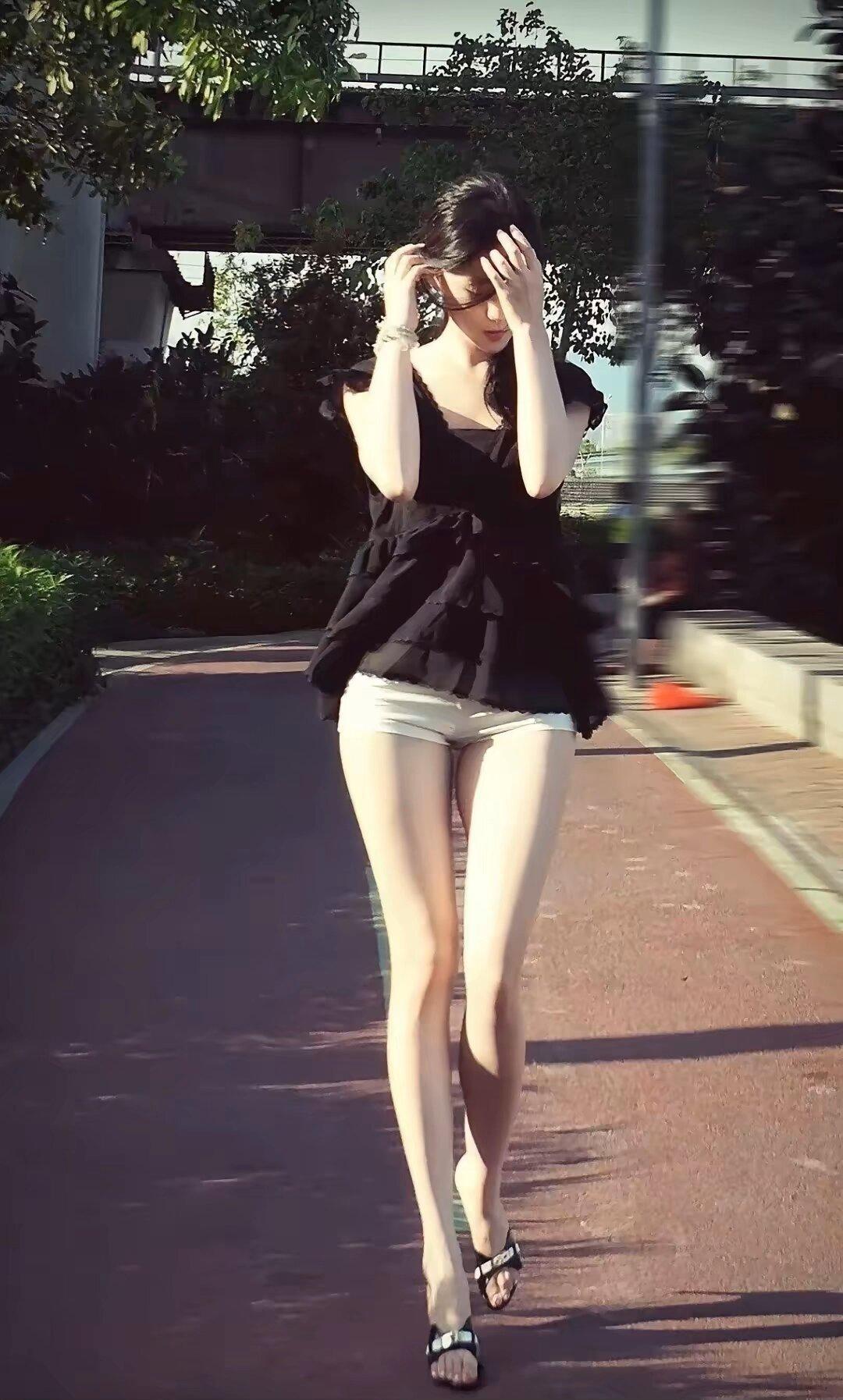 浅吻是喜欢，深吻是掠夺。口腔是最私密的封闭领地，藏着最直白的占有欲。舌头试探