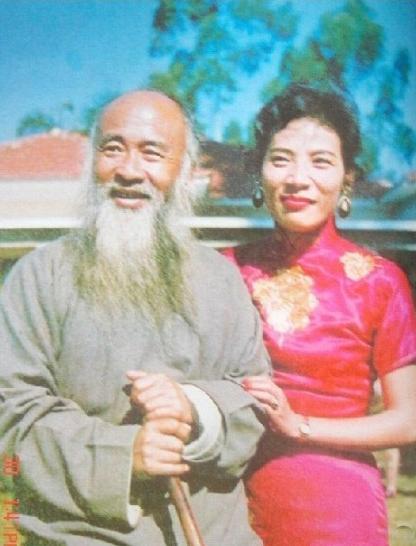 1947年，18岁的徐雯波，嫁给了闺蜜的爸爸，48岁的张大千。新婚夜，徐雯波又羞