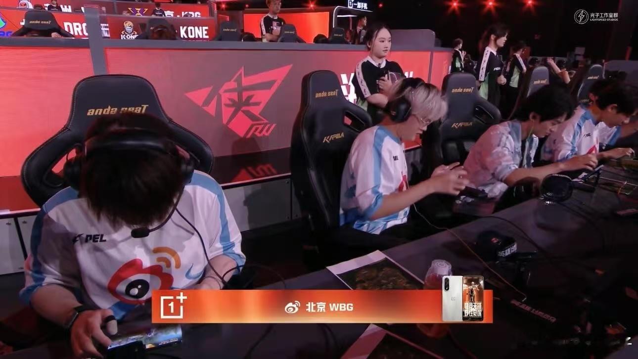 WBG触底反弹吃鸡WBG不落后不会玩，终于开始吃鸡追分了微博俱乐部WB