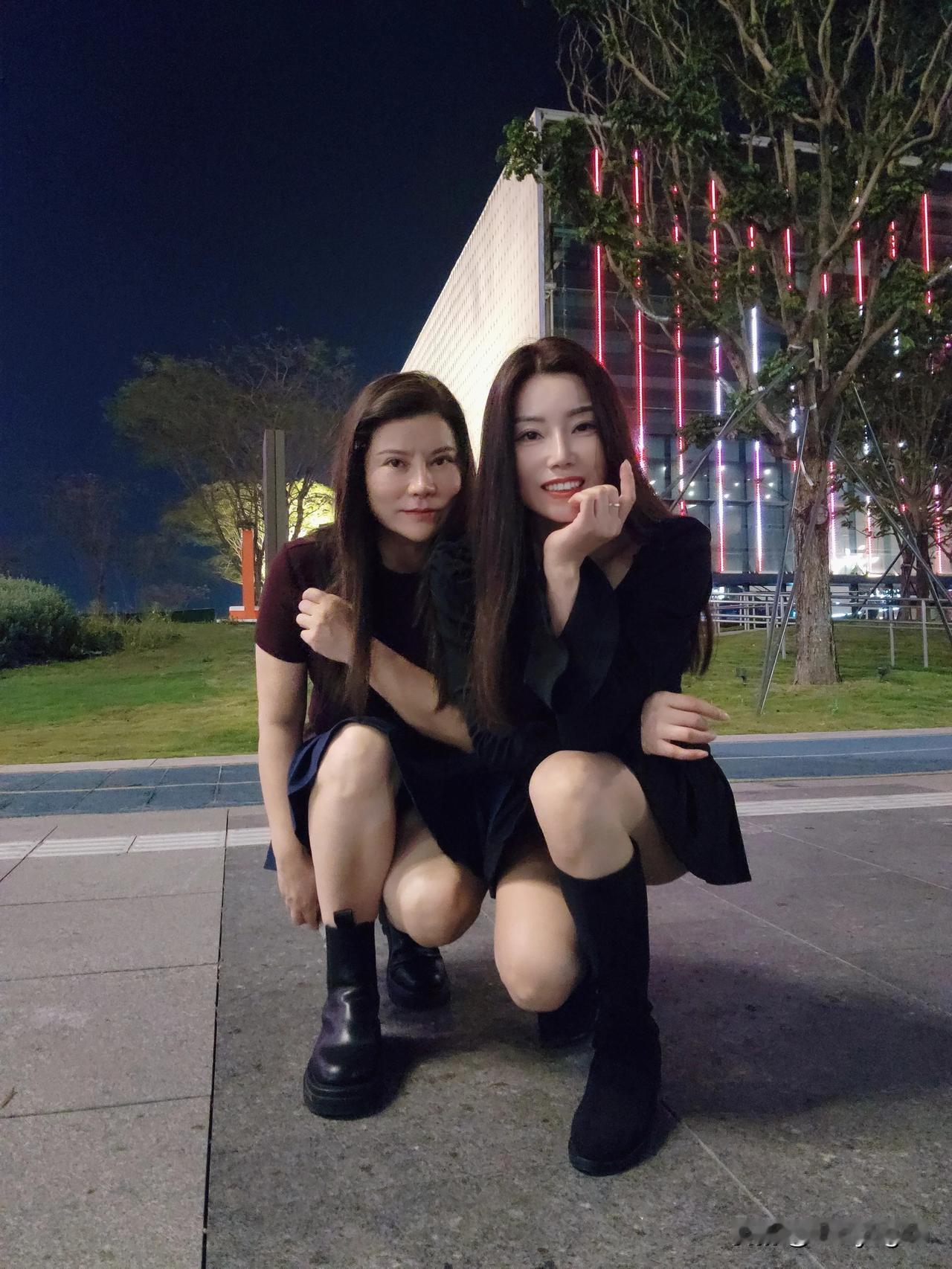 转眼间我们相识十几年了，最难得还是老乡喔！爱拍照爱生活我们一起去溜达