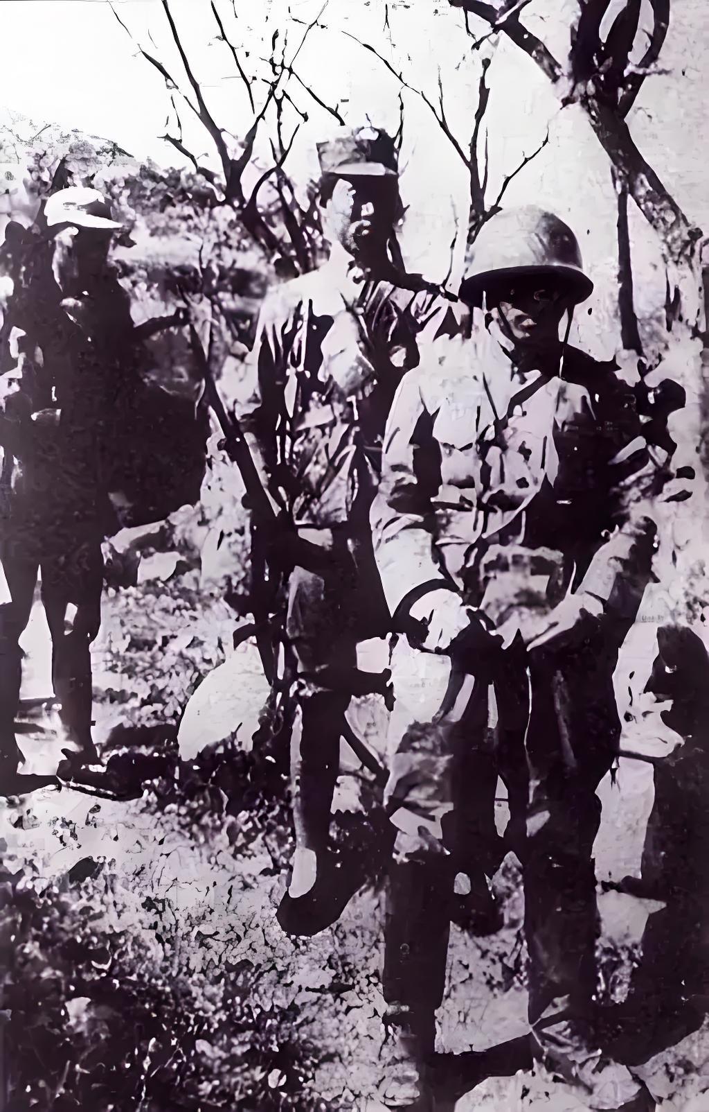 1944年9月3日上午，记者铮石看见在南河滩，鲁中八路军100多把刺刀对日军1