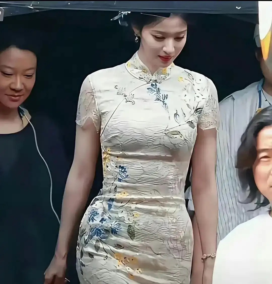 王楚然这是骨架太大还是吃胖了