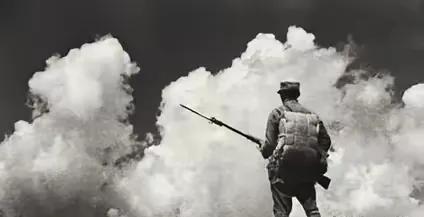 抗战时，太岳军分区司令康俊仁侦察归来，快到驻地时却被一枪打倒。警卫员愤怒的扑上去