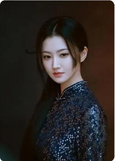 孙哥的长文的第一句就石破天惊，可以和《白鹿原》的第一句相媲美。这文笔，吊打《小说