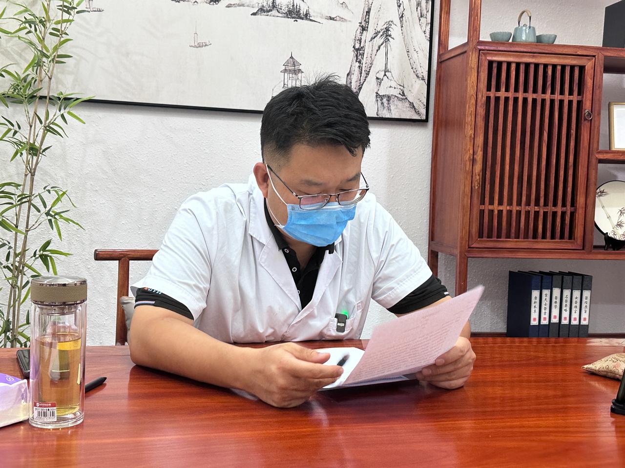 现代人对高血压常有三大误区：一是迷信“降压药一吃终身”，忽视根本调理；