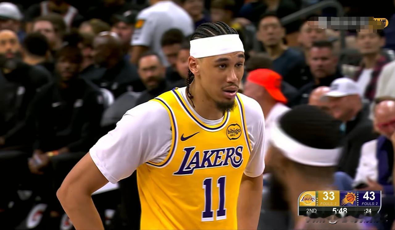 湖人中锋海斯真是生不逢时！虽然今天湖人在客场以110：113不敌太阳，但是海斯的