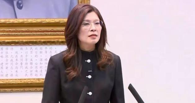 撕破脸了，郑丽文当众掀桌子，对着马英九、洪秀柱、朱立伦三大党内元老火力全开痛骂，