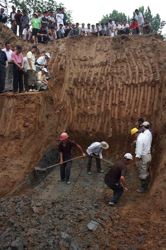 最近网上疯传山东泰安城区挖出汉代古墓。有泰安网友在短视频平台发“据说挖出来汉代墓