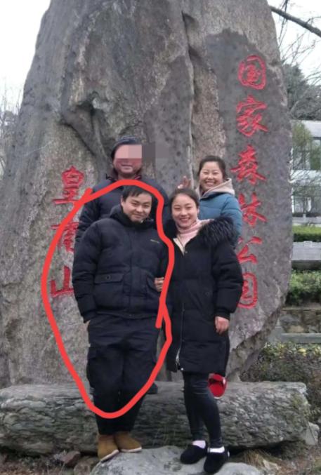 今天刷到安徽著名“伏地魔烧饼姐”的消息，想不到她早已离婚，2012年结婚后她的所