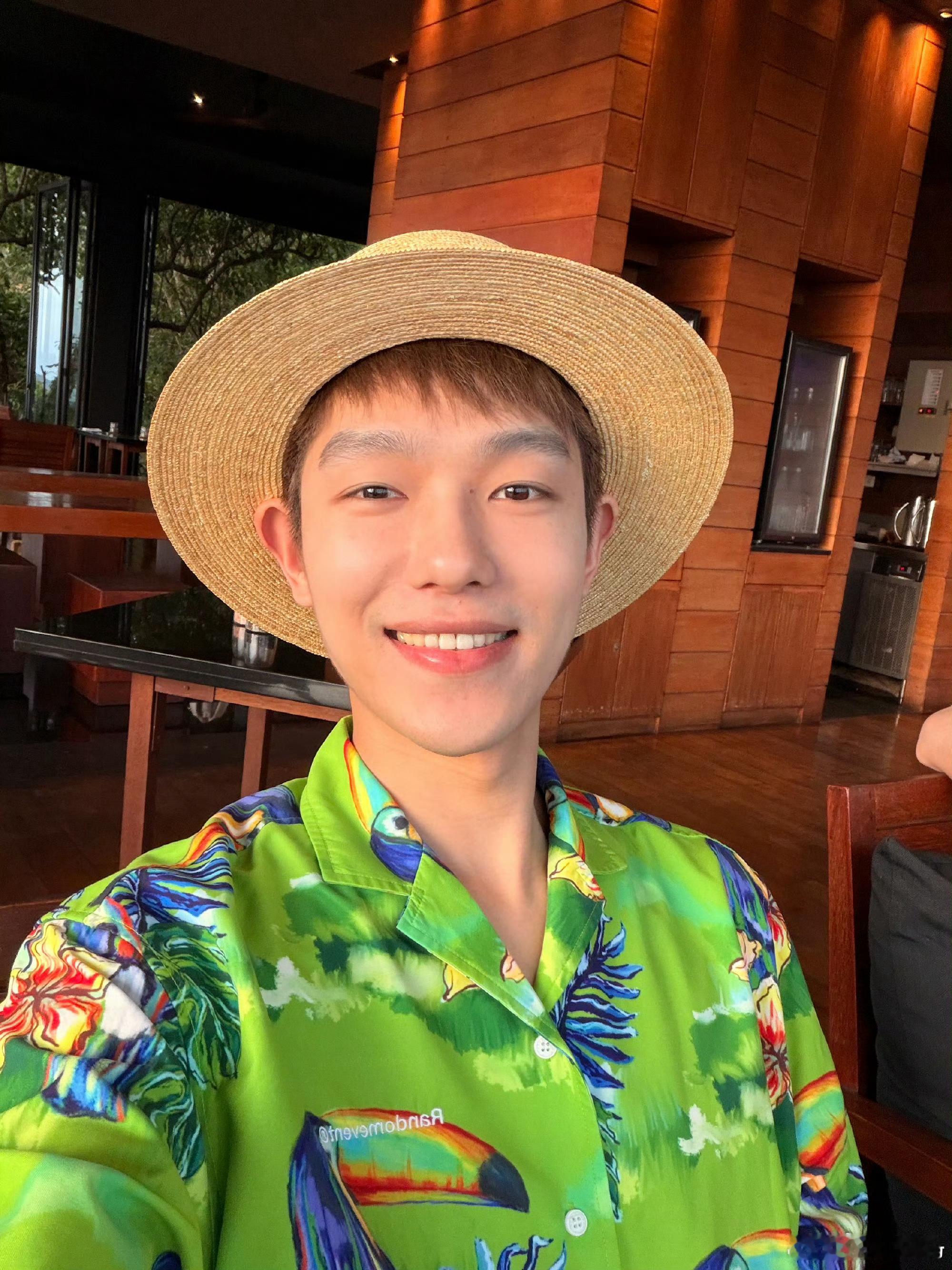 演员王锵发文，自家狗狗被恶意砍伤，因为没有监控，调查起来很困难，心疼小狗，希望早