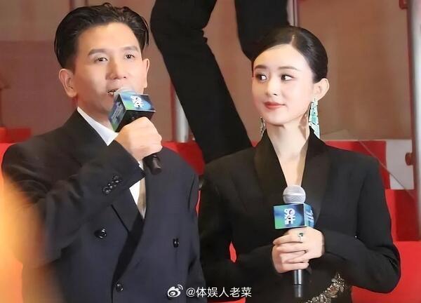 只有我磕到了吗？好幸福的一对儿。。[666]赵丽颖赵德胤曾被偶遇一起逛街​​​