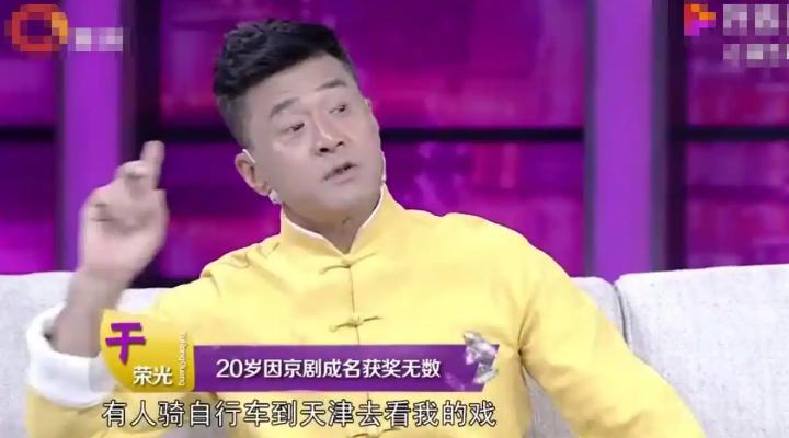 于荣光怎么也想不通，结婚35年零绯闻、钱他赚、饭他做，把妻子宠了大半辈子，202