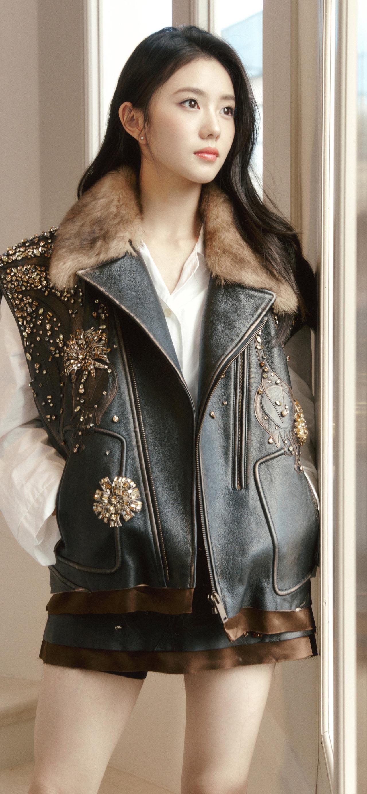 美女壁纸-第6056期-刘浩存