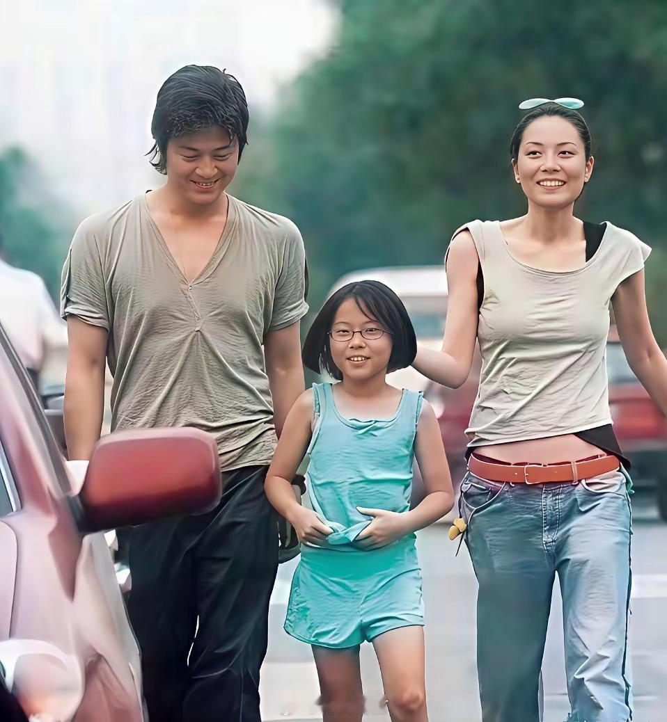 如果王菲李亚鹏还在一起，现在李亚鹏也不至于白发苍苍吧！两人肯定是圈内模范夫妻吧，