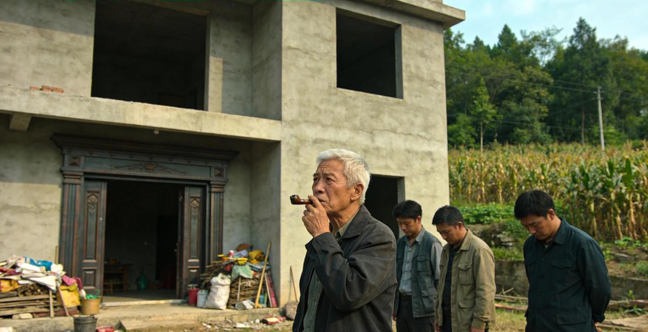 大伯家三个儿子全打光棍！40岁老大至今没对象，农村二层毛坯房成了硬伤谁懂啊