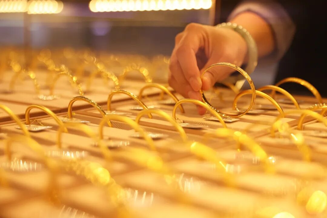 金饰克价减400元, 消费者却不买了