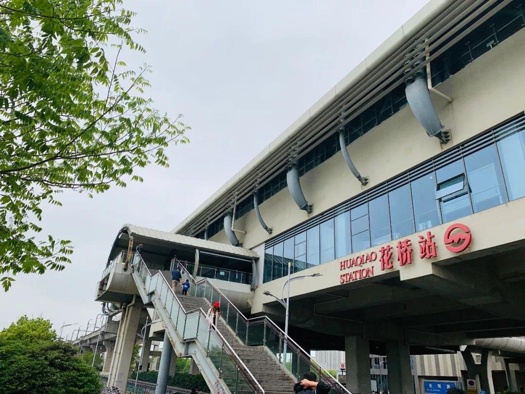 很多沪漂选择在昆山花桥买房安家，依靠国内首条跨省地铁——上海11号线，每天跨省去