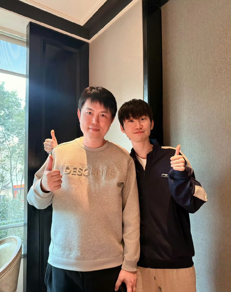 Doinb：和枫哥合作以后，很多都是自己联系的（想加入熊掌），我也和他们说了，不