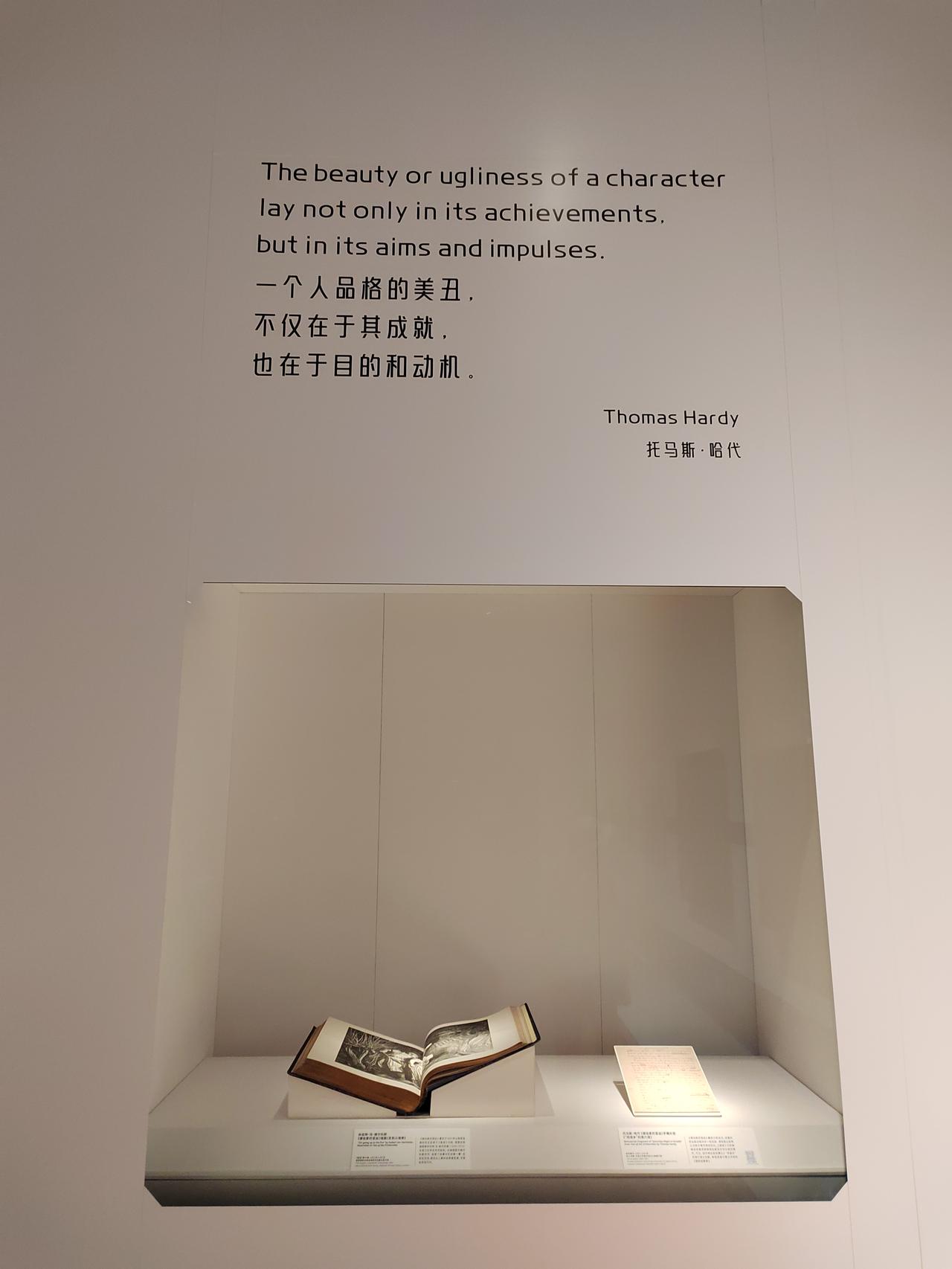 年轻时要多写长篇小说，上了年纪后可以写随笔，以及短篇小说。因为写长篇小说对身