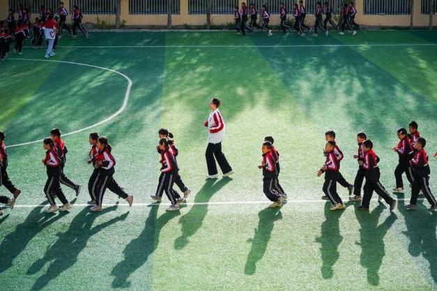 【学龄人口结构变化，多地小学老师转教初中，多地建潮汐学校】#多地小学老师转岗教初