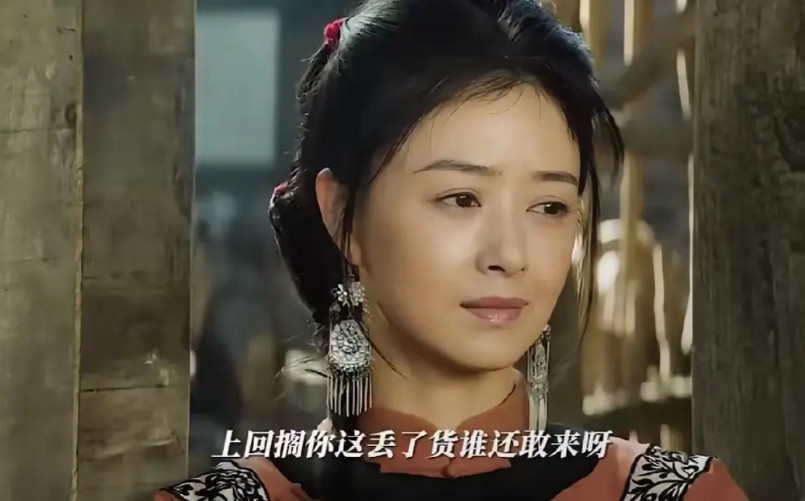 央视八套为什么不大方到底？！《生万物》每天黄金时段三集连播，到了《归队》咋又像