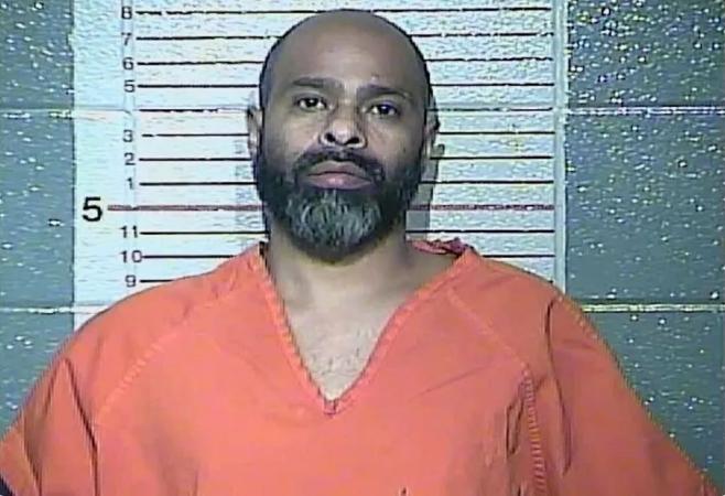 因儿子在学校受到霸凌，美国一位父亲持枪进入学校，在校警面前枪杀霸凌者，美法院认定